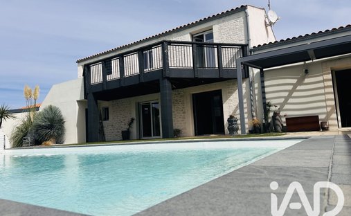 House in Dompierre-sur-Mer, Nouvelle-Aquitaine, France 1