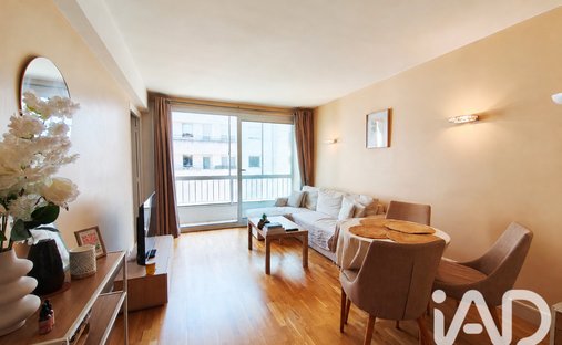 Apartment in Parchamp–Albert Kahn, Boulogne-Billancourt, France 1