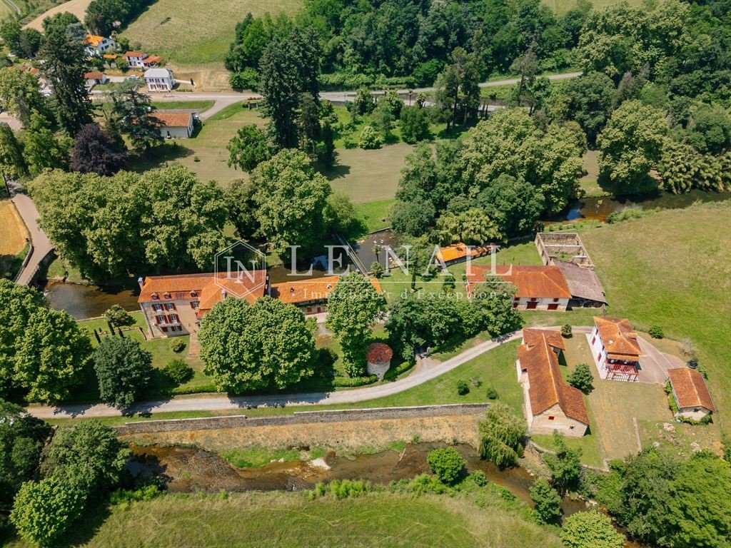 Schloss in Uhart-Mixe, Neu-Aquitanien, Frankreich 3 - 18031390