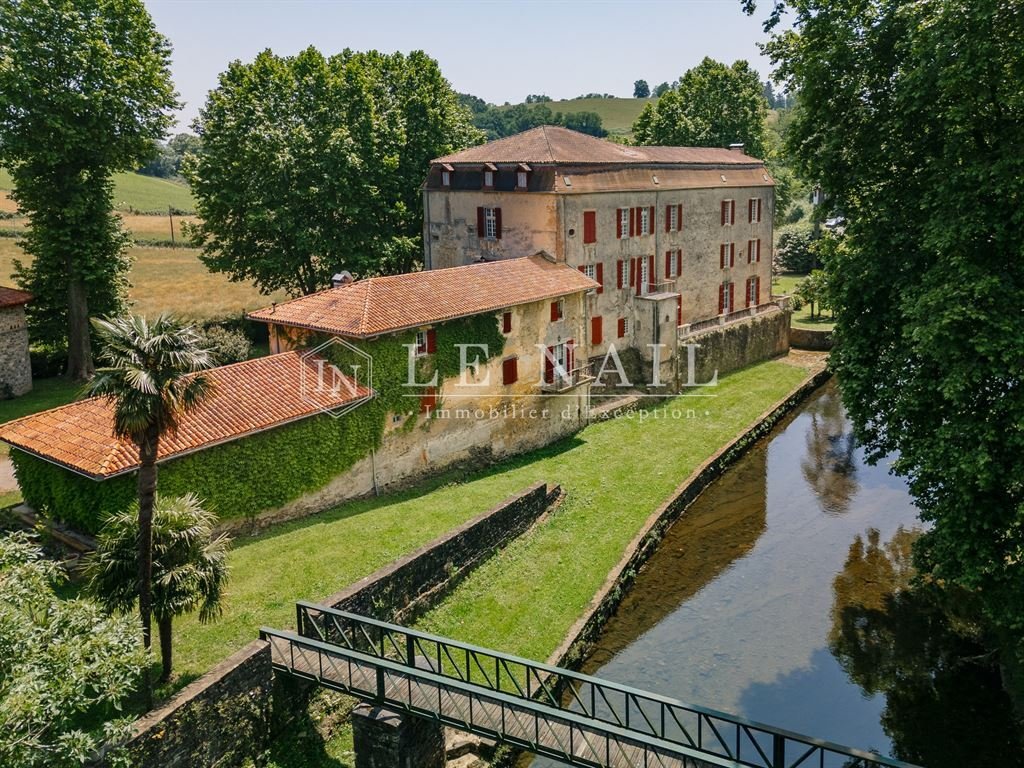 Schloss in Uhart-Mixe, Neu-Aquitanien, Frankreich 1 - 18031390