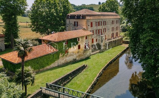 Castillo en Uhart-Mixe, Nueva Aquitania, Francia 1
