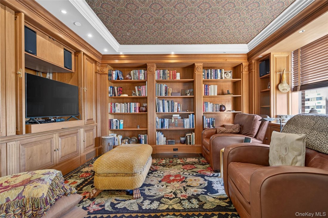 Condo in Garden City, New York, United States 4 - 18774637