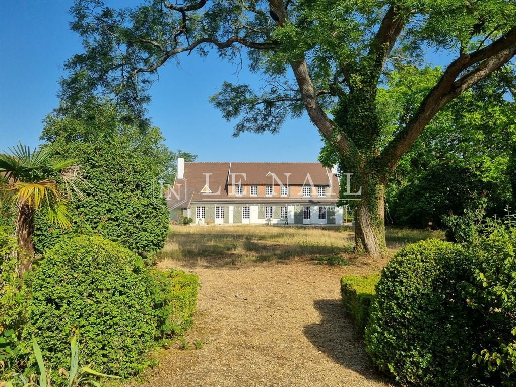 Altro a Lorris, Centro-Val della Loira, Francia 3 - 18460724