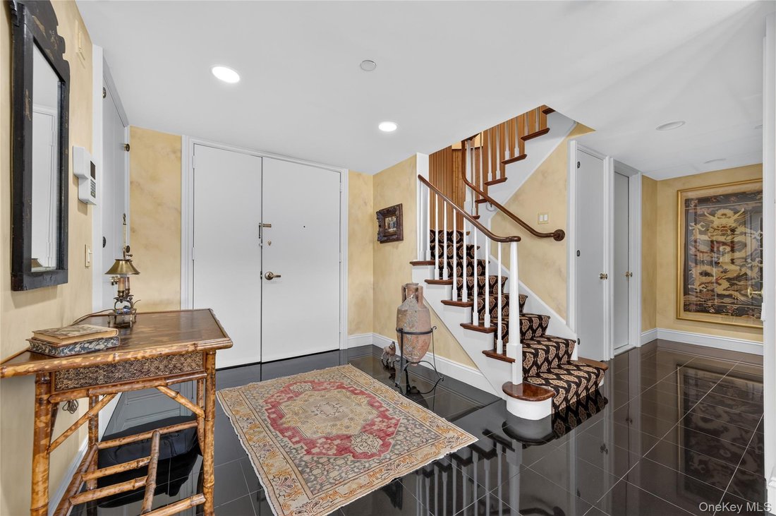 Condo in Garden City, New York, United States 1 - 18774637