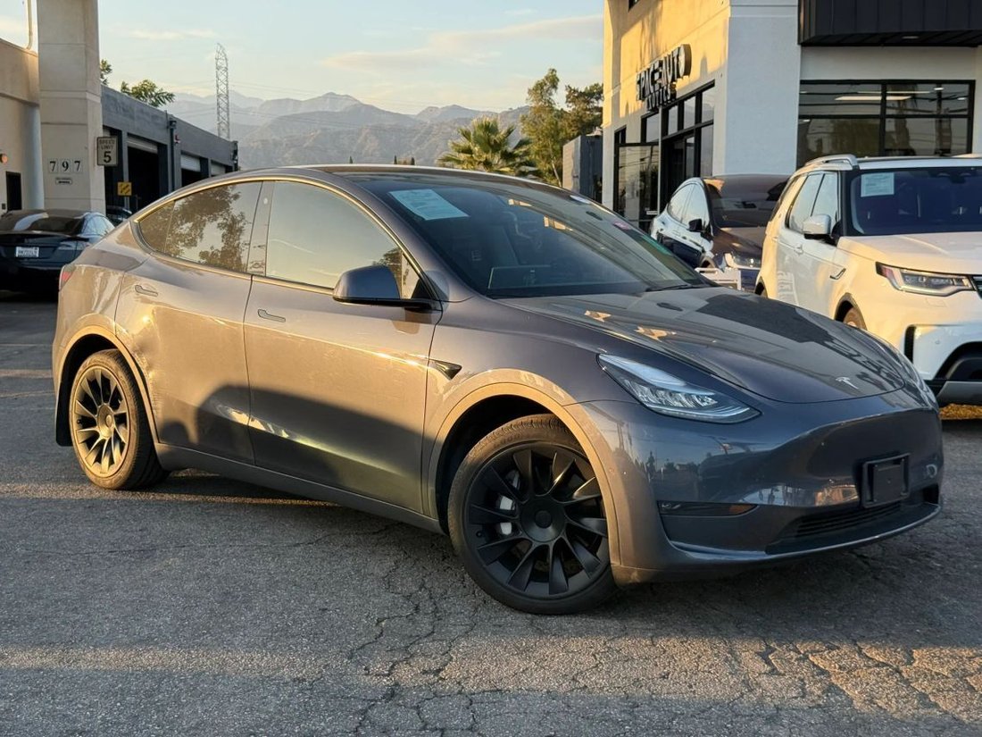 Suv in Azusa, CA, United States 2 - 18775452