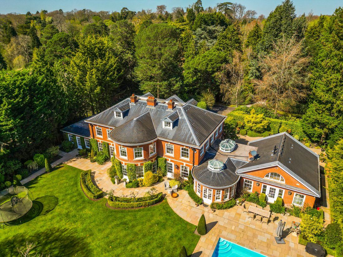House in Esher, Elmbridge, England 2 - 18686812