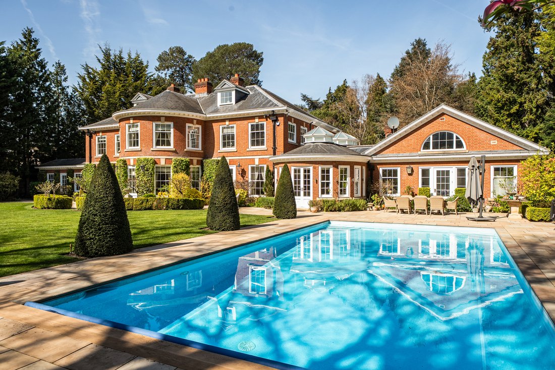 House in Esher, Elmbridge, England 5 - 18686812