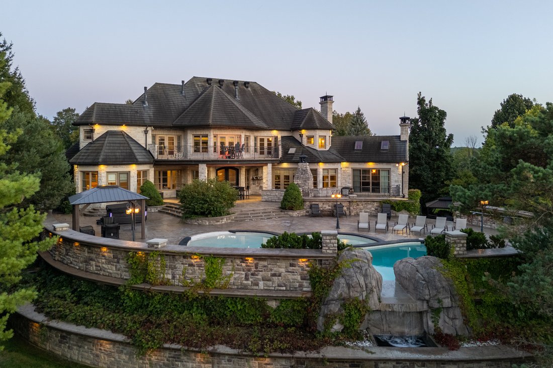 Estate in Halton Hills, Ontario, Canada 1 - 18775809