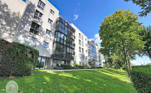 Apartment in Plateau Nord, Suresnes, France 1