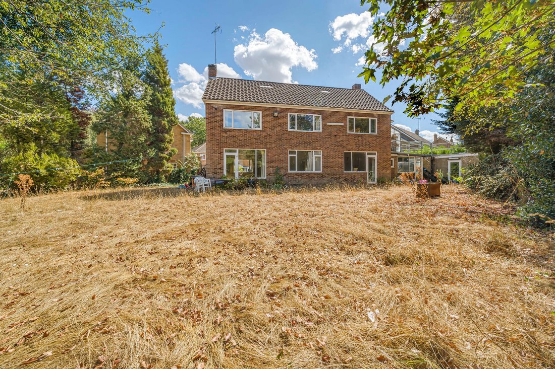 Haus in Brooklands, Elmbridge, England 4 - 18778988
