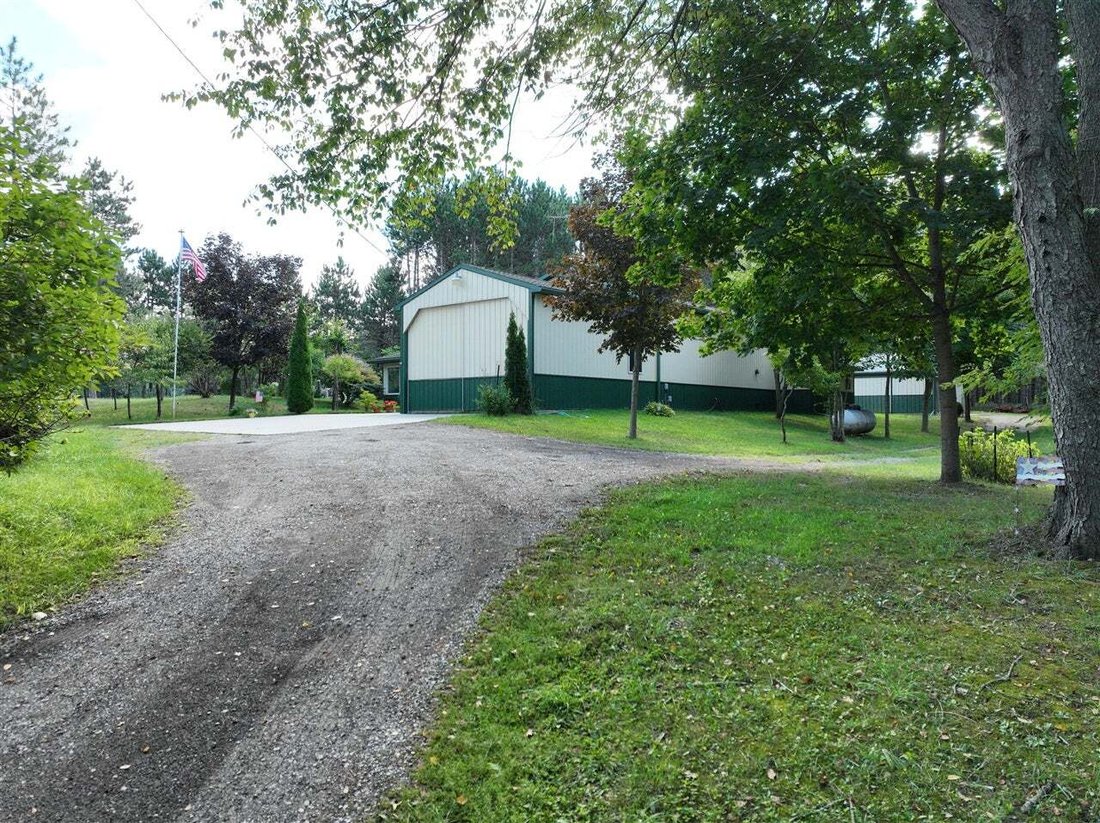 House in Blanchard, Michigan, United States 3 - 18776229