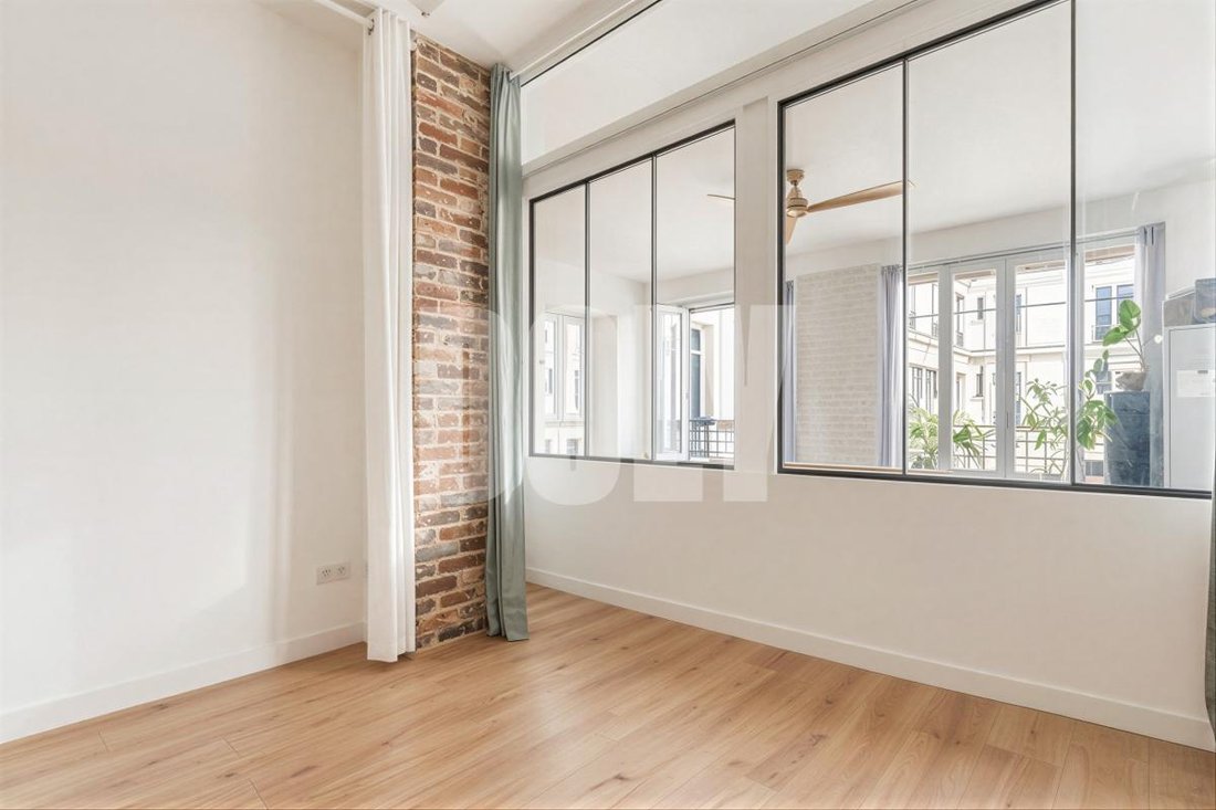 Apartment in Porte Saint Denis-Paradis, Paris 10e Arrondissement, Paris 2 - 18778564