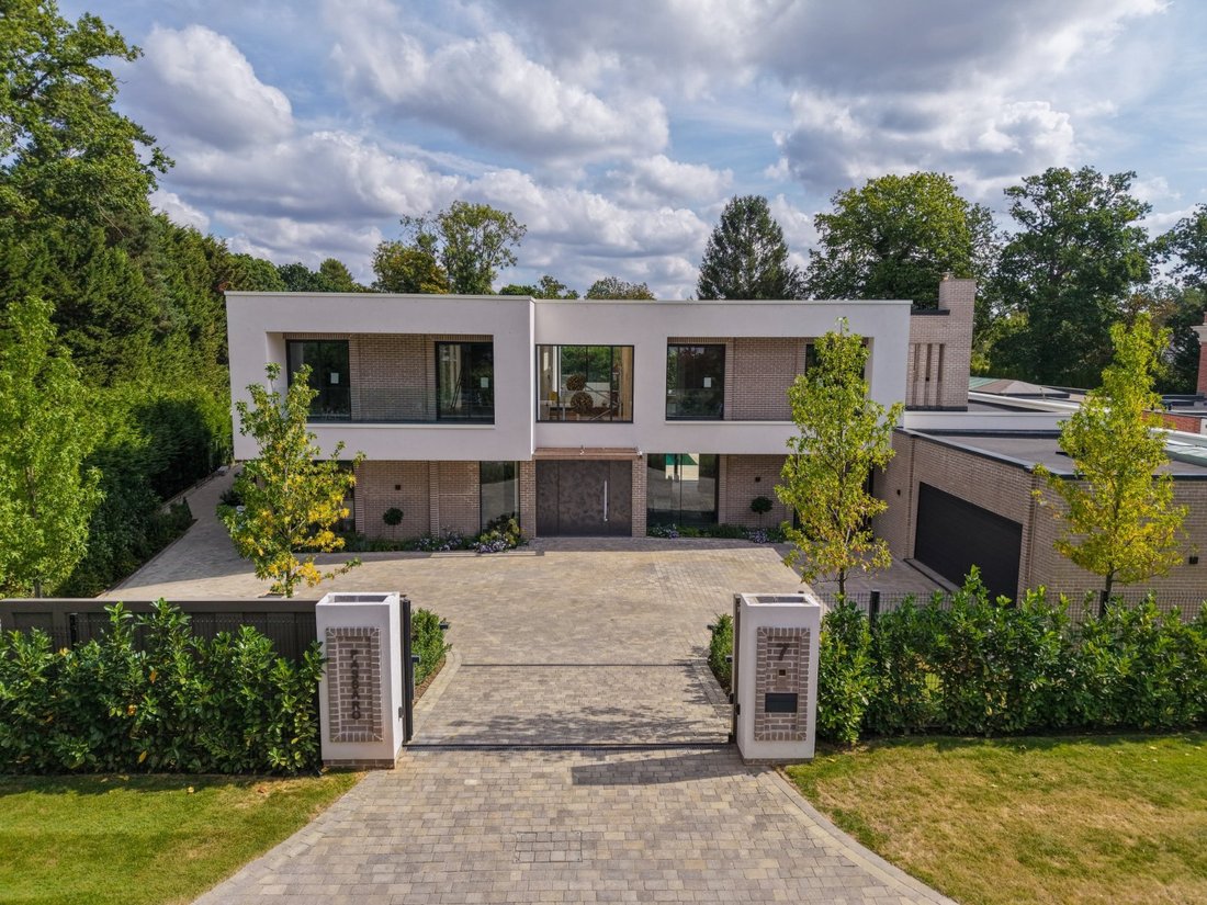 Maison en Oxshott, Elmbridge, Angleterre 1 - 18776942