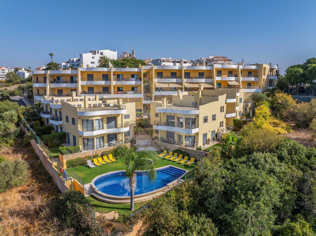 Townhouse in Olhos de Agua, Algarve, Portugal 1 - 18780458