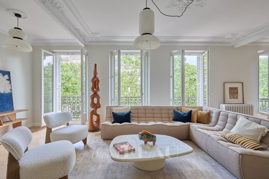 Apartment in Gros Caillou, Paris 7e Arrondissement, Paris 2 - 18777416