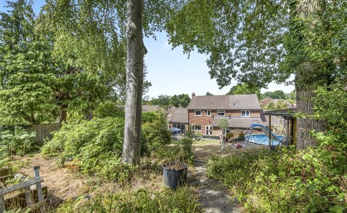 House in St Johns Lye, Woking, England 1