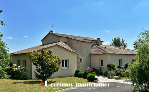 House in Tresses, Nouvelle-Aquitaine, France 1