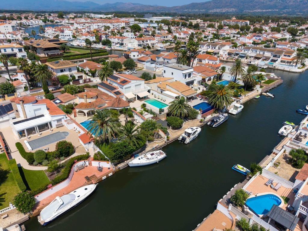 Villa in Empuriabrava, Catalonia, Spain 5 - 18772435