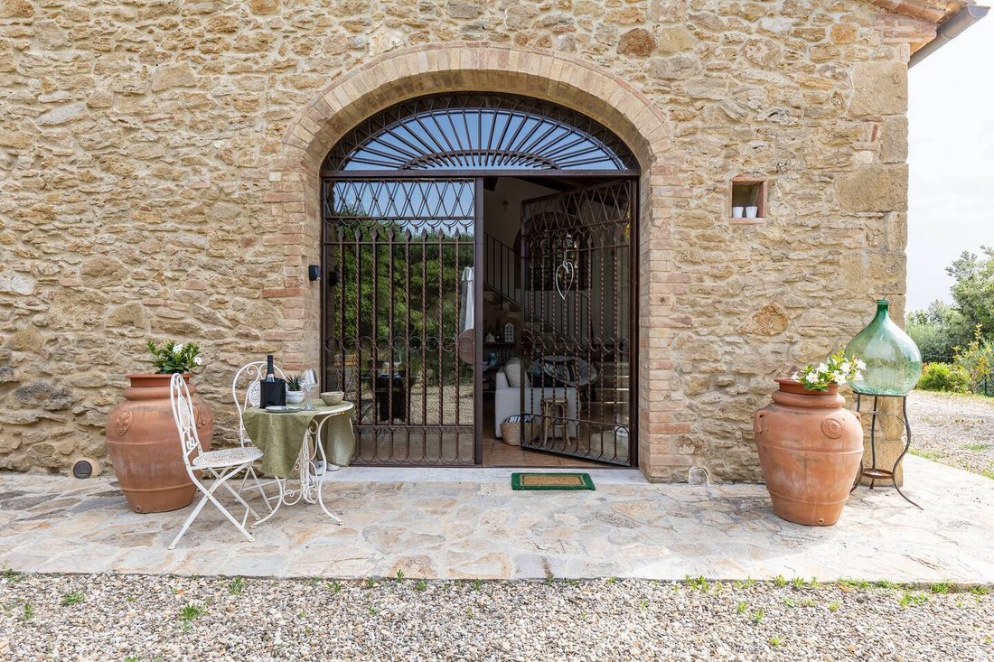 Country House in San Gimignano, Tuscany, Italy 2 - 18781137