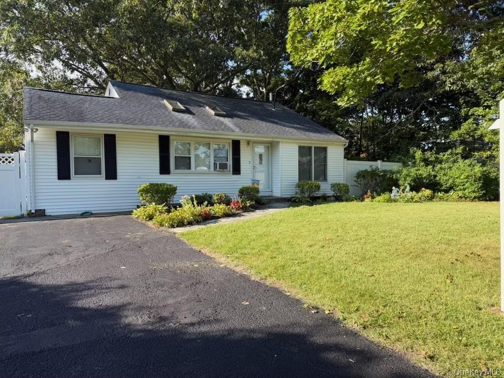 House in Port Jefferson Station, New York, United States 2 - 18677507