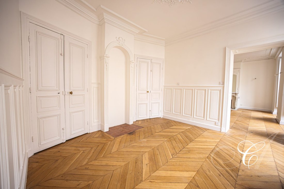 Apartment in Domaine National du Château, Versailles, France 4 - 18781435