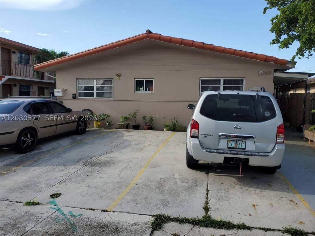 House in Hialeah, Florida, United States 1 - 18779025