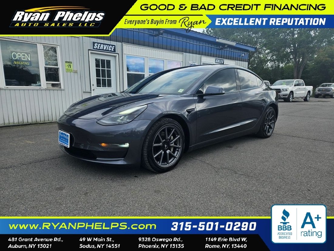 Sedan in Phoenix, NY, United States 1 - 18780978