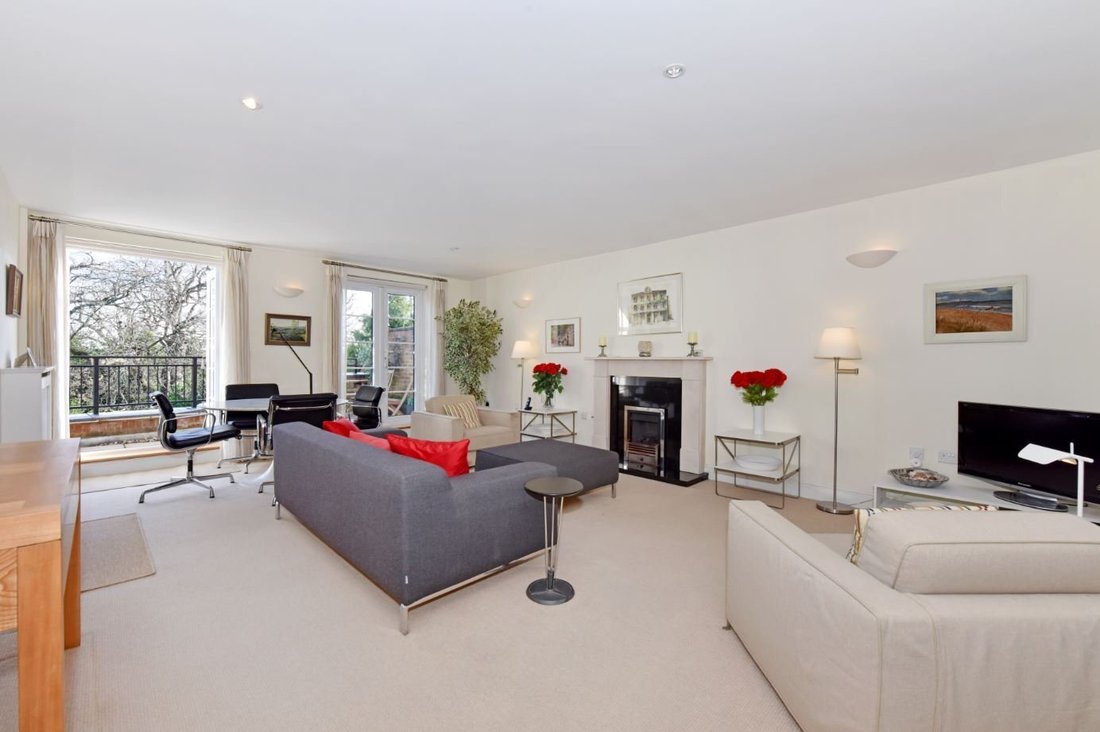 Apartment in Gerrards Cross, England 2 - 18776328