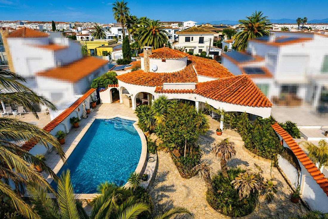 Villa in Empuriabrava, Catalonia, Spain 3 - 18772435