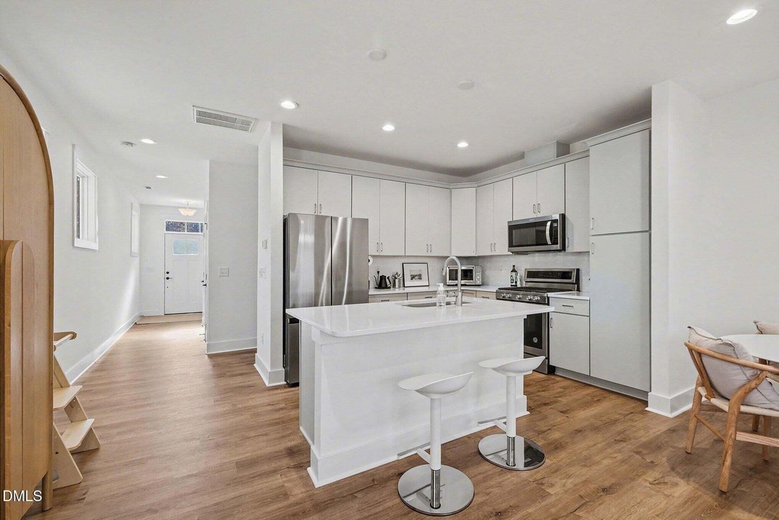 Townhouse in Raleigh, North Carolina, United States 4 - 17190059