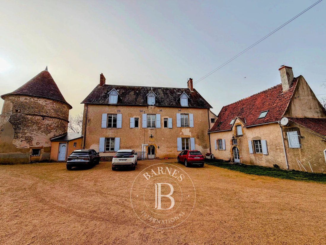 Château à Saxi-Bourdon, Bourgogne-Franche-Comté, France 2 - 18777272