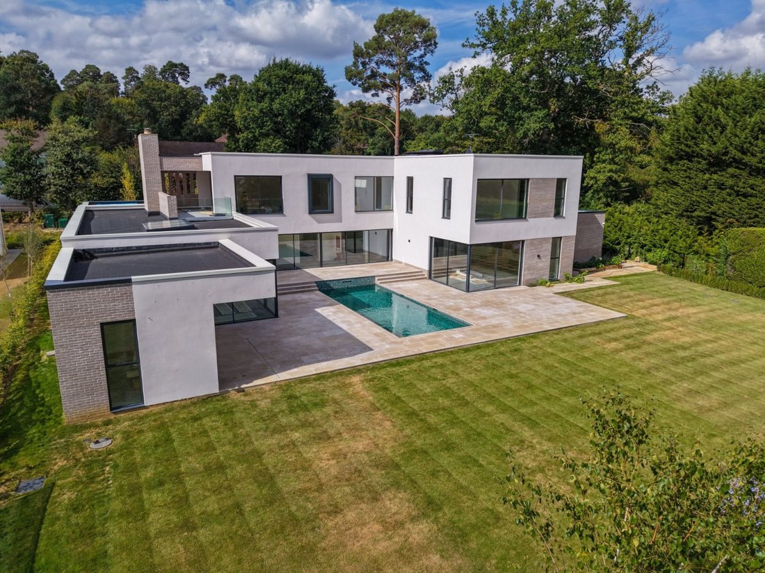 Maison en Oxshott, Elmbridge, Angleterre 2 - 18776942