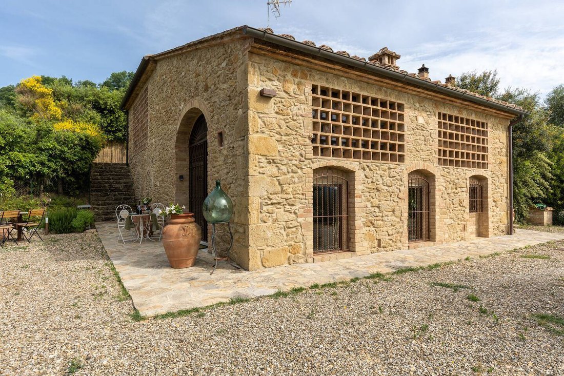 Country House in San Gimignano, Tuscany, Italy 1 - 18781137