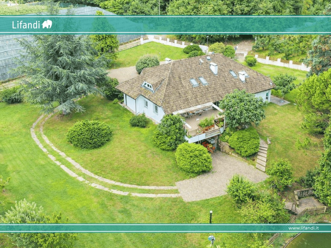 Villa in Appiano Sulla Strada del Vino / Eppan an der Weinstraße, Trentino – Alto Adige/Südtirol, Italy 1 - 17255975