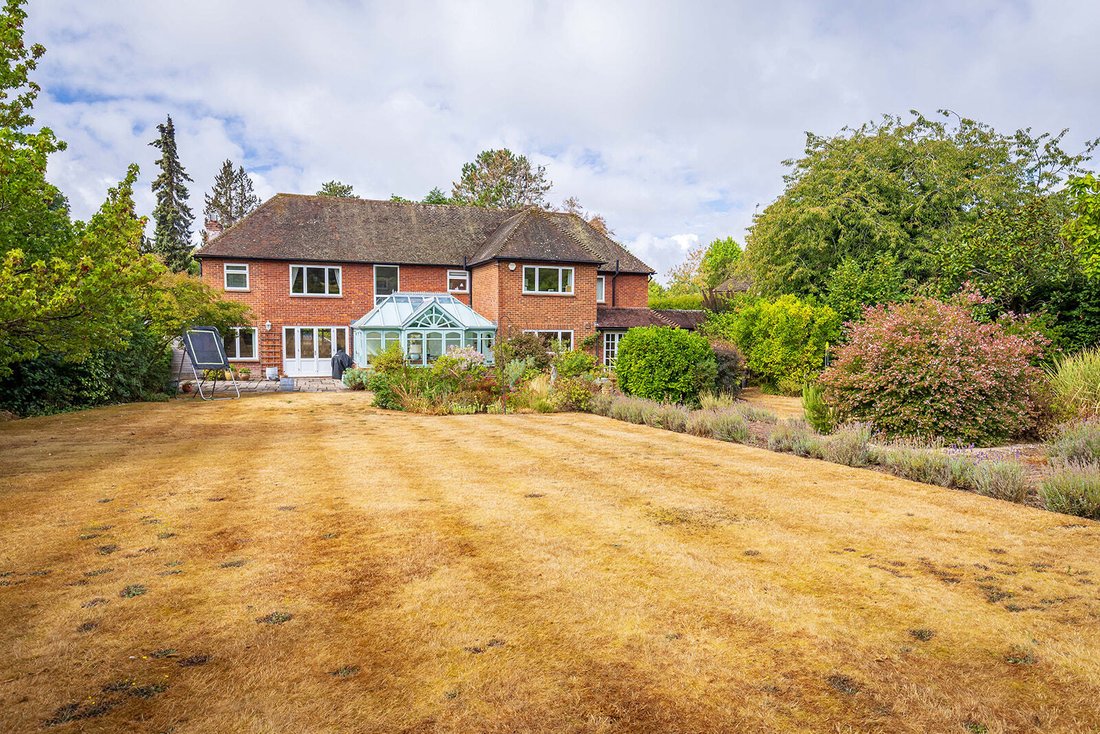 House in Wonersh, England 4 - 17435387