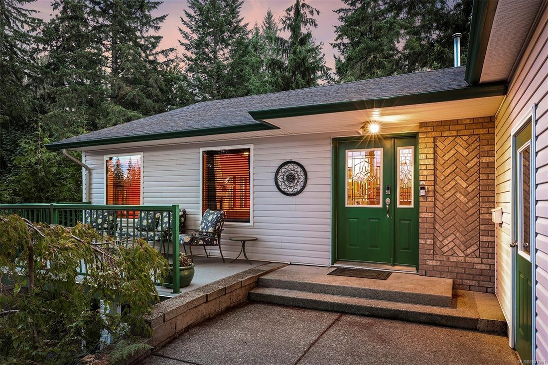 House in Cumberland, British Columbia, Canada 5 - 18780283