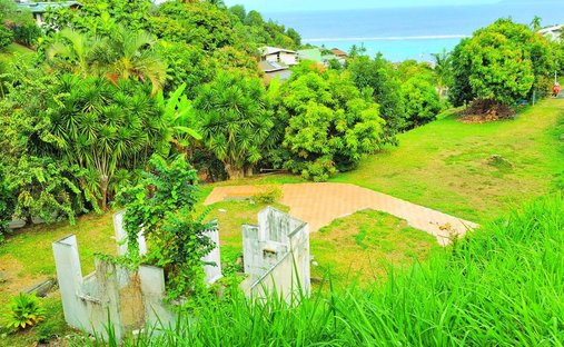 Land in Puna'auia, Windward Islands, French Polynesia 1