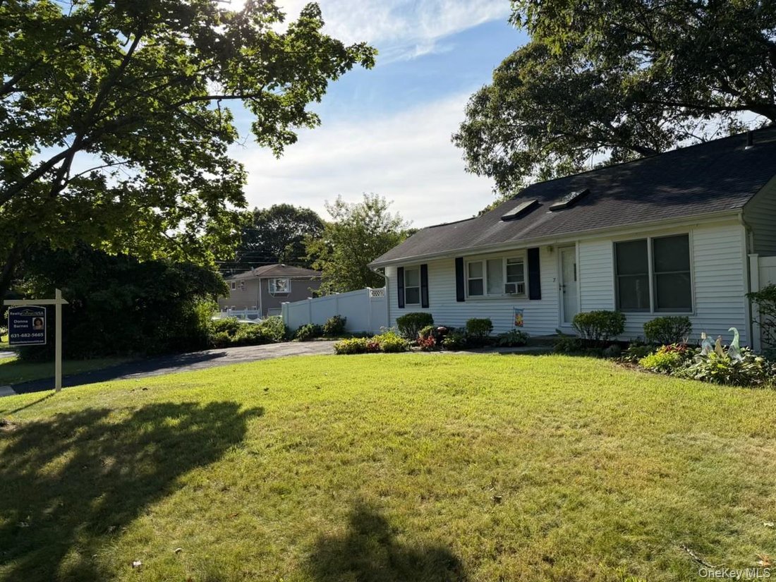 House in Port Jefferson Station, New York, United States 3 - 18677507