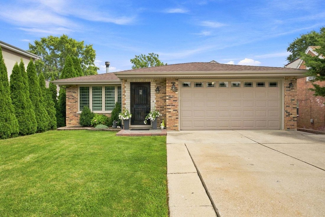 House in Hickory Hills, Illinois, United States 1 - 18779932