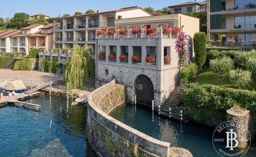 Villa in Lezzeno, Lombardy, Italy 1