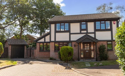 Haus in Pound Hill, Crawley, England 1