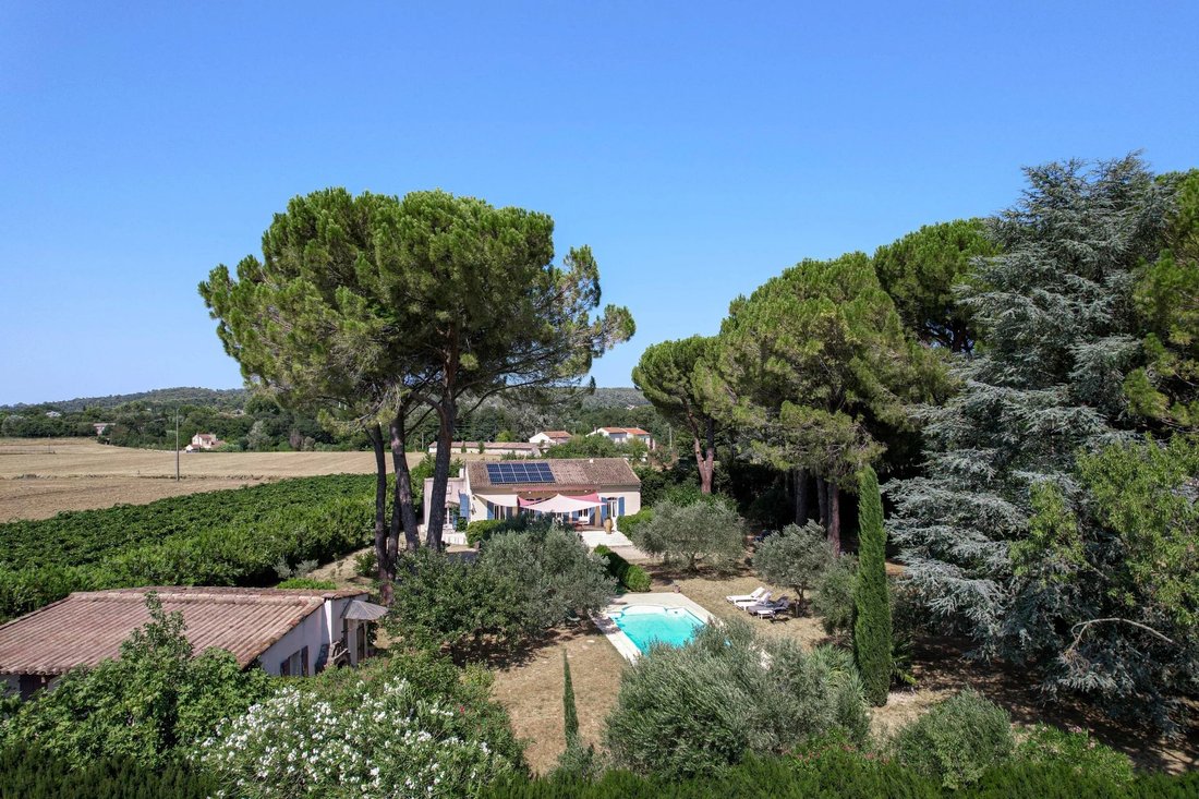 Finca en Uzès, Occitania, Francia 1 - 18777319