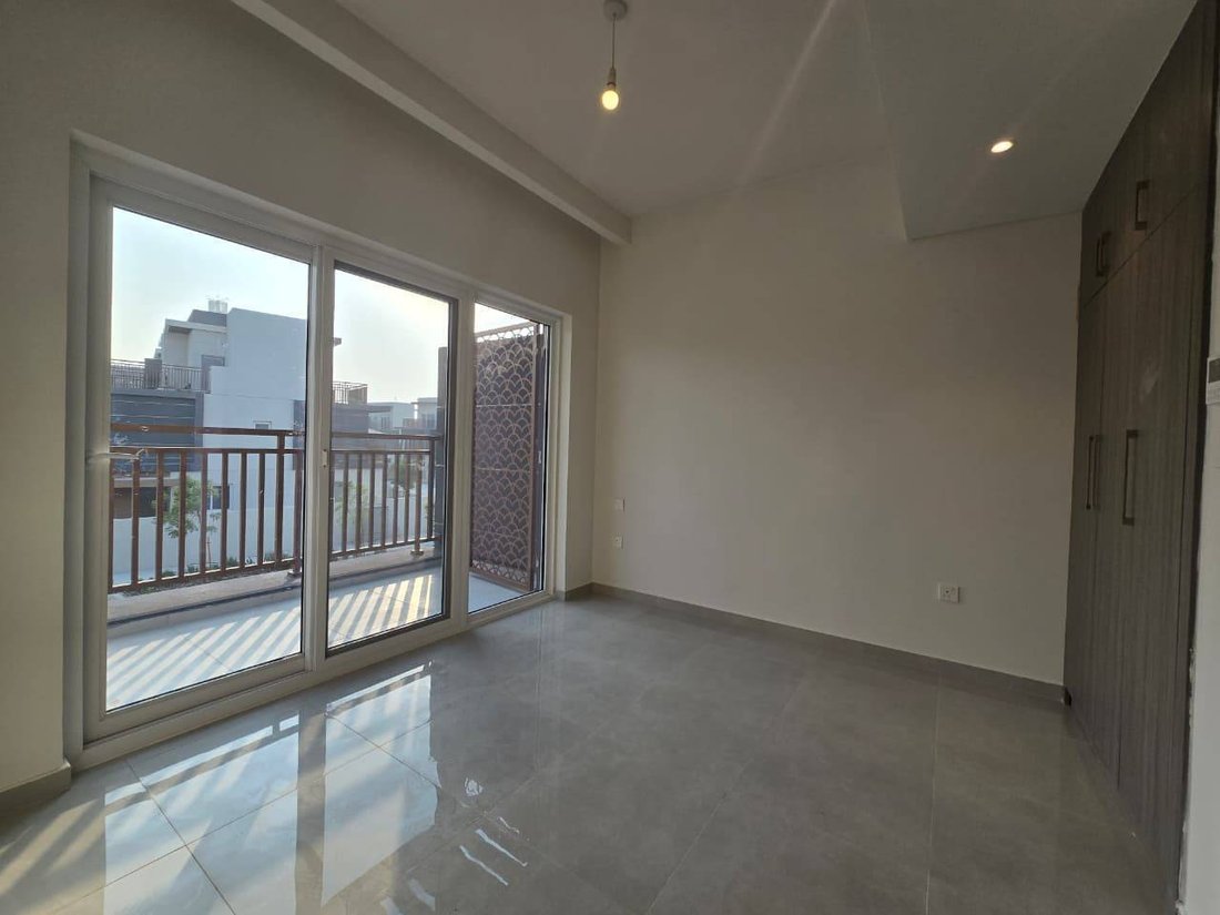 Villa in Damac Hills 2, Dubai, United Arab Emirates 2 - 17075313