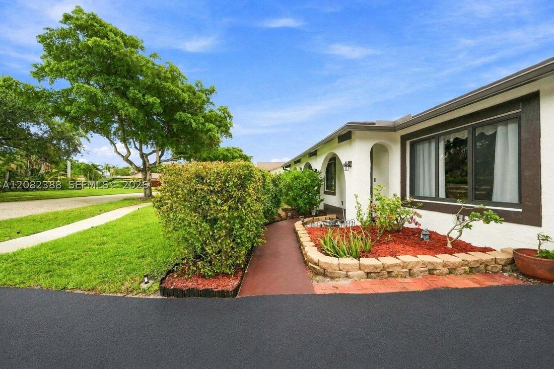House in Davie, Florida, United States 5 - 18779057