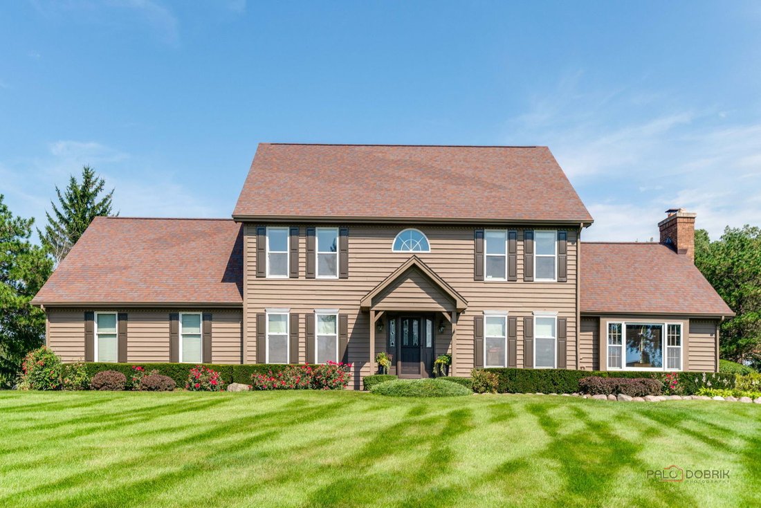 House in Village of Lakewood, Illinois, United States 3 - 18779897