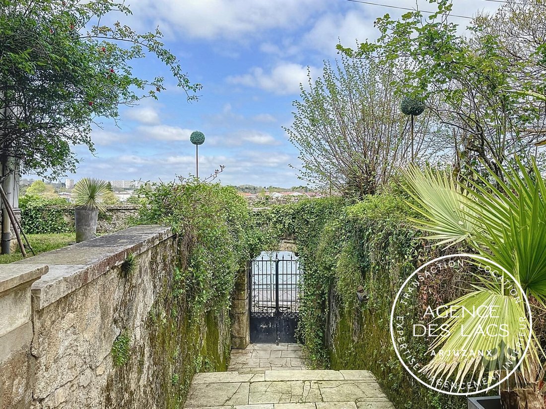 Villa in Bayonne, Nouvelle-Aquitaine, France 1 - 18700375