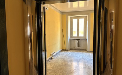 Apartment in Centro, Turin, Piedmont 1