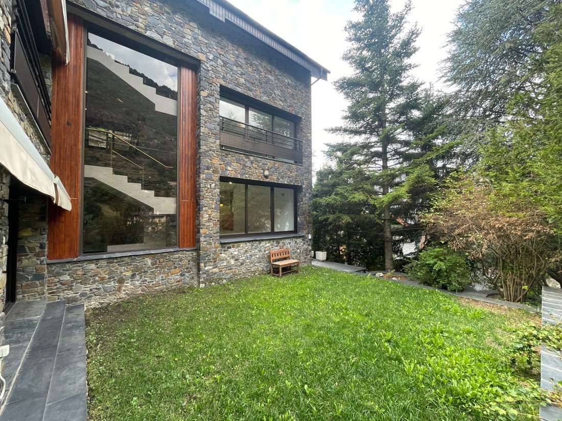 Chalet in Escaldes-Engordany, Escaldes-Engordany, Andorra 1 - 18648767