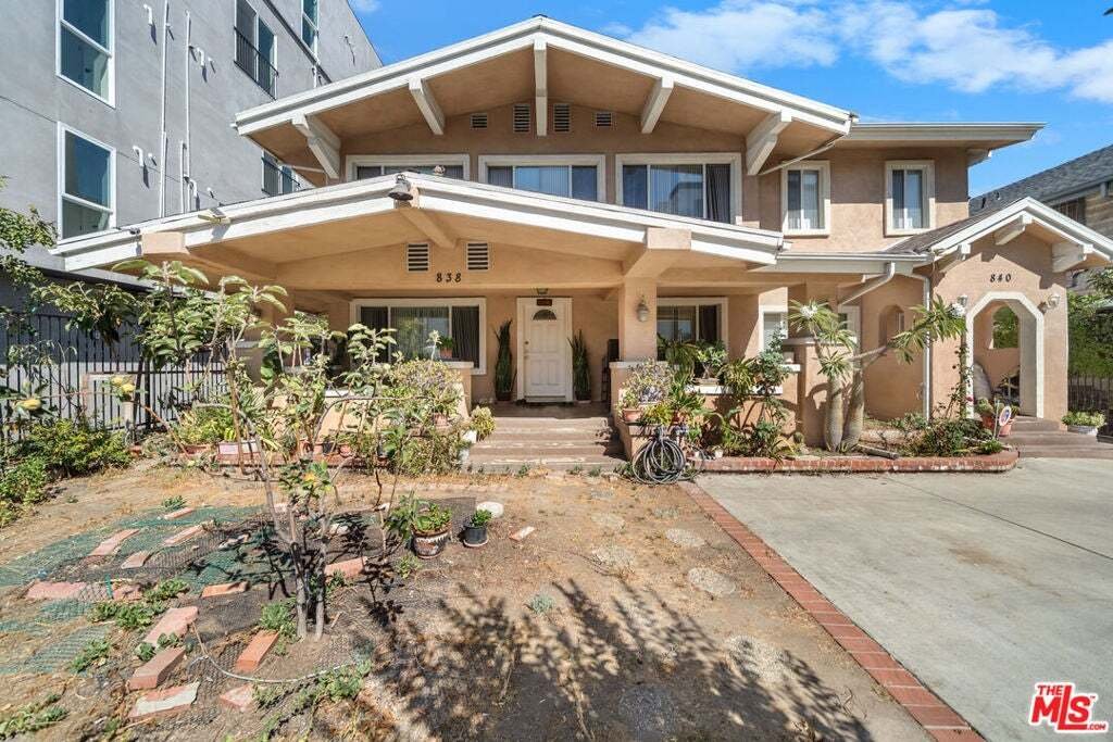 Los Angeles, California, United States 2 - 18779387