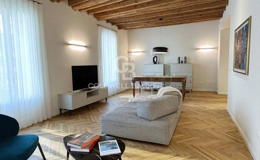 Apartment in Centro Storico, Desenzano del Garda, Lombardy 1